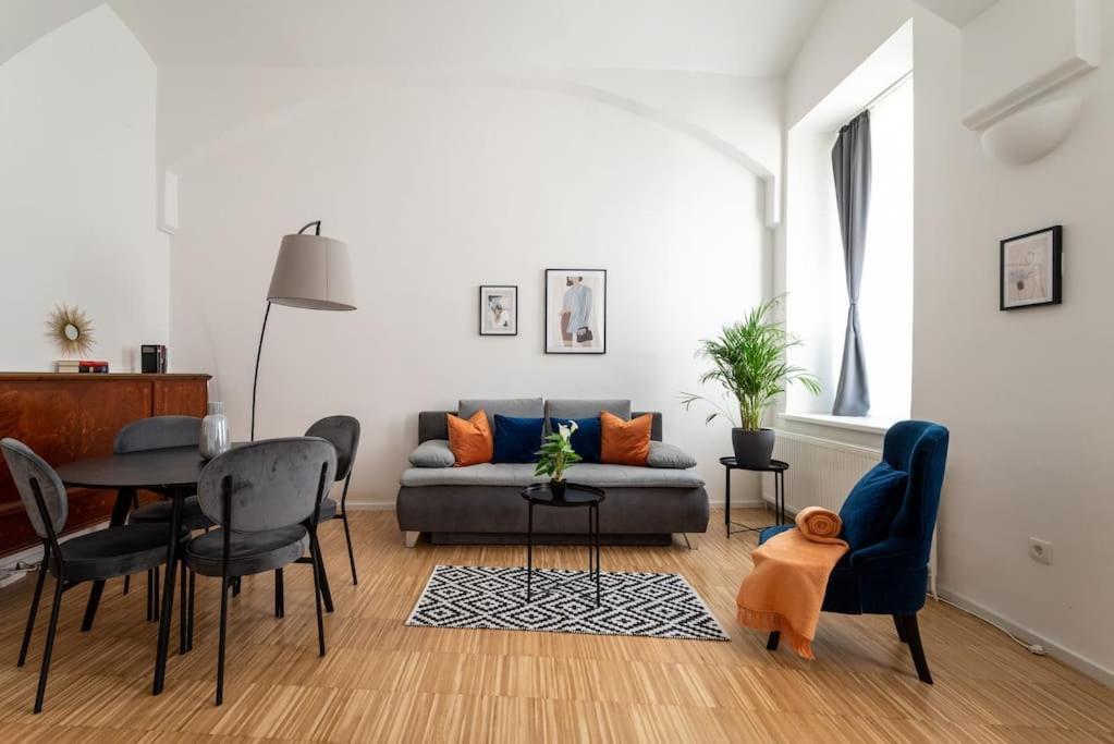 Pristine 1Br Steps From City By Hm Wien Exteriör bild