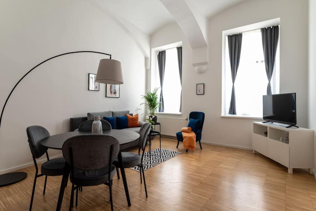 Pristine 1Br Steps From City By Hm Wien Exteriör bild