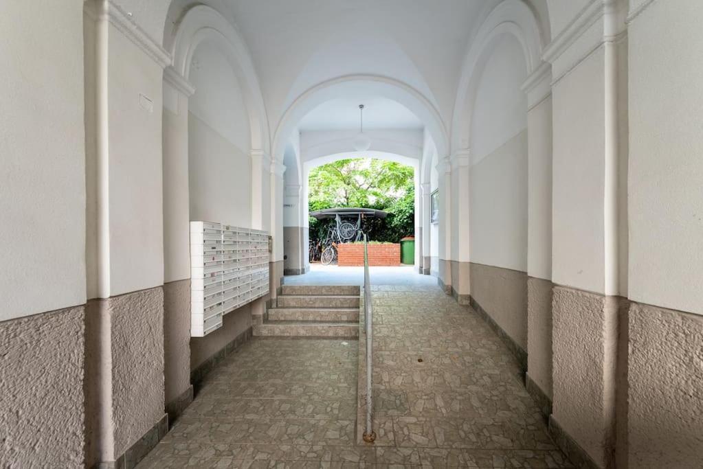 Pristine 1Br Steps From City By Hm Wien Exteriör bild