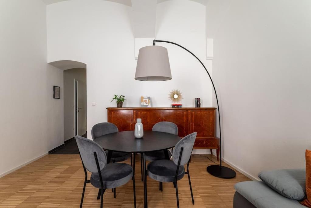 Pristine 1Br Steps From City By Hm Wien Exteriör bild